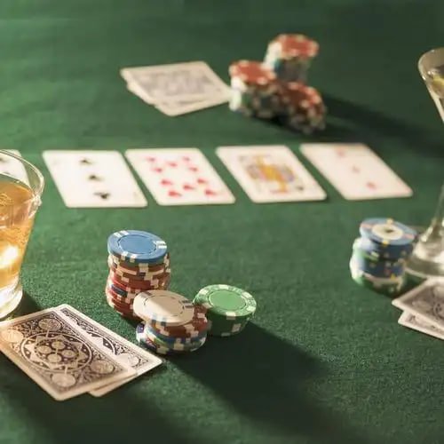 Qiu Qiu table interface on vespatogel login showing card hands and betting options