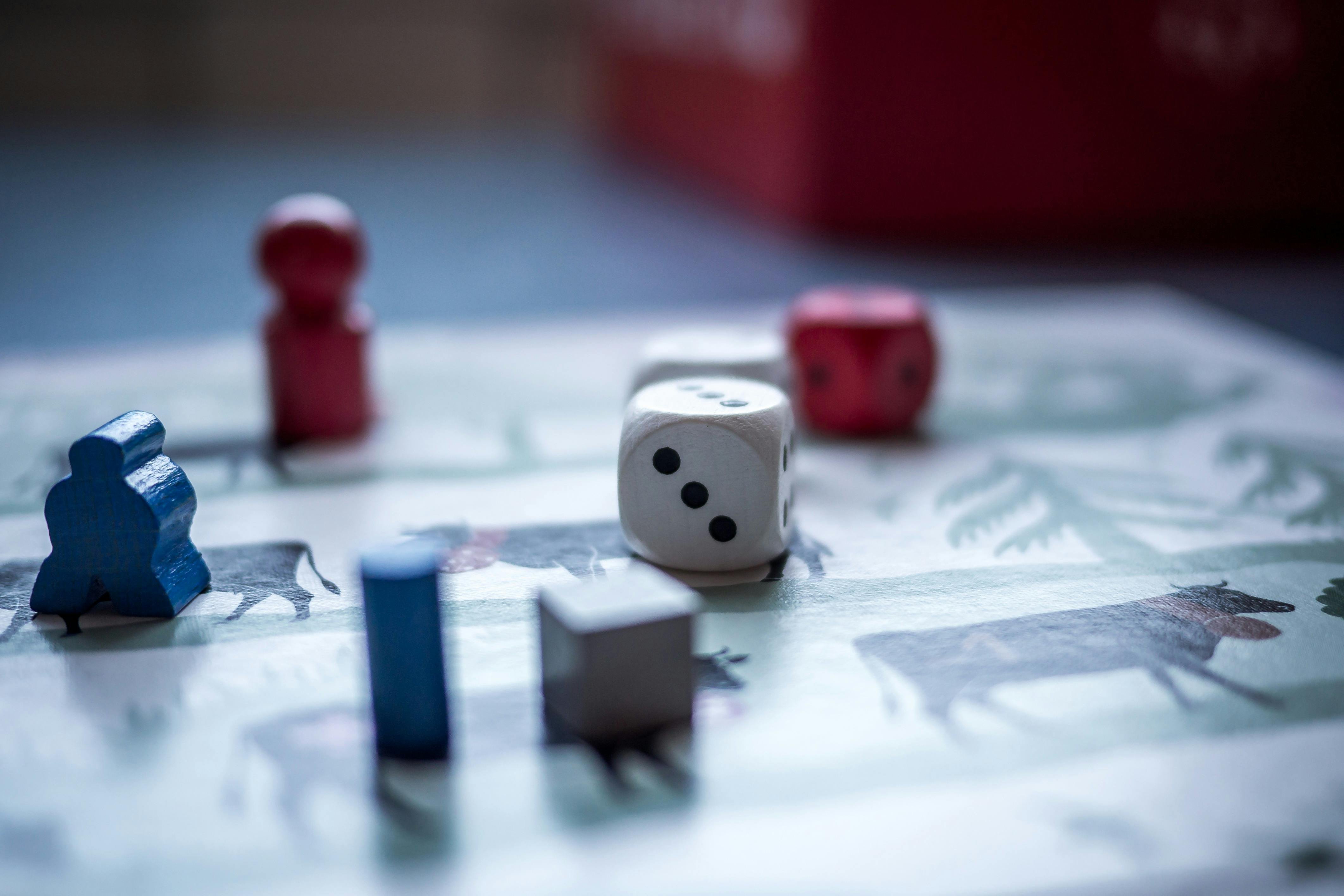 Qiu Qiu table lobby showing stake levels and player distribution